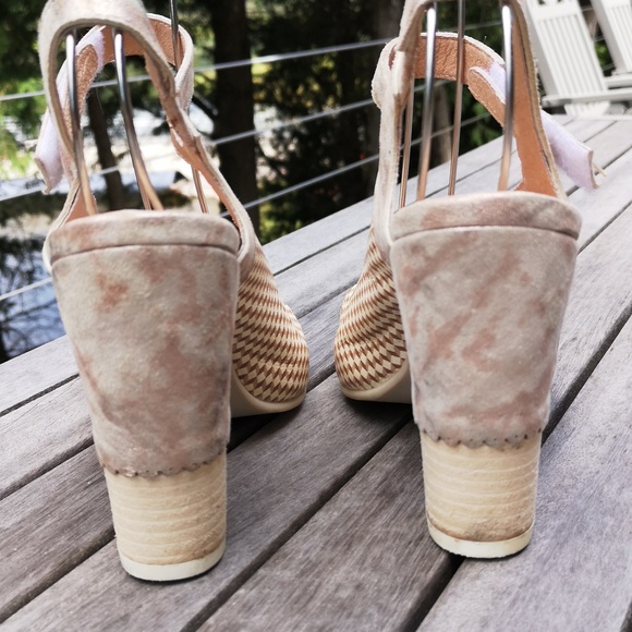 Gold Button heeled sandals - Picture 5 of 14